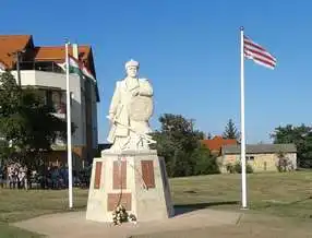 Árpád szobor, Rajka