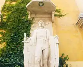Nagy Lajos király szobra, Székesfehérvár