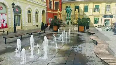 Varkocs szobor, Székesfehérvár