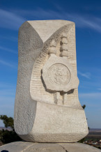 Aranybulla Emlékmű, Székesfehérvár