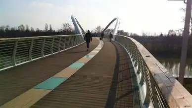 Tiszavirág gyalogos- és kerékpáros híd, Szolnok