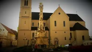 Szentháromság szobor, Veszprém