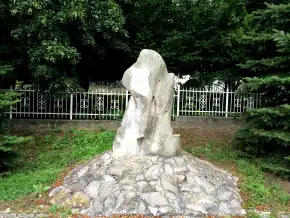 Amerigo Tot Emlékhely, Fehérvárcsurgó