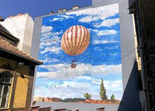 Szinyei Merse léghajója emelkedik fel a fővárosi házak közül