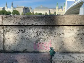 Kirandulastervezo Budapest Kolodko Lecso Miniszobor 3