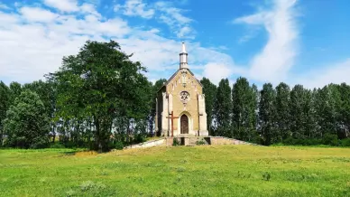 Zichy-emlékkápolna, Lórév