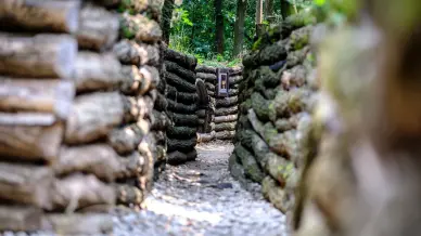 Pakozd Katonaiemlekpark 4