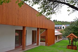 Ilyen lett a Pilisi Len Látogatóközpont