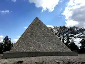 Piramis, Iszkaszentgyörgy