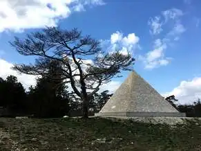 Piramis, Iszkaszentgyörgy