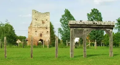 Pusztavacs Templomrom 2