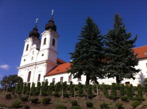 Nagyszabású fejlesztés Tihanyban