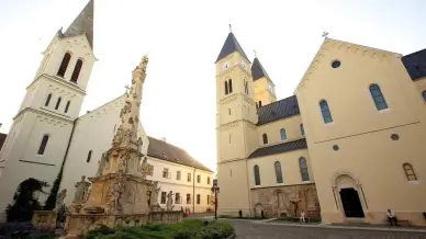 Veszprem Szentharomsag Ter 2