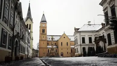 Veszprem Szentharomsag Ter 3