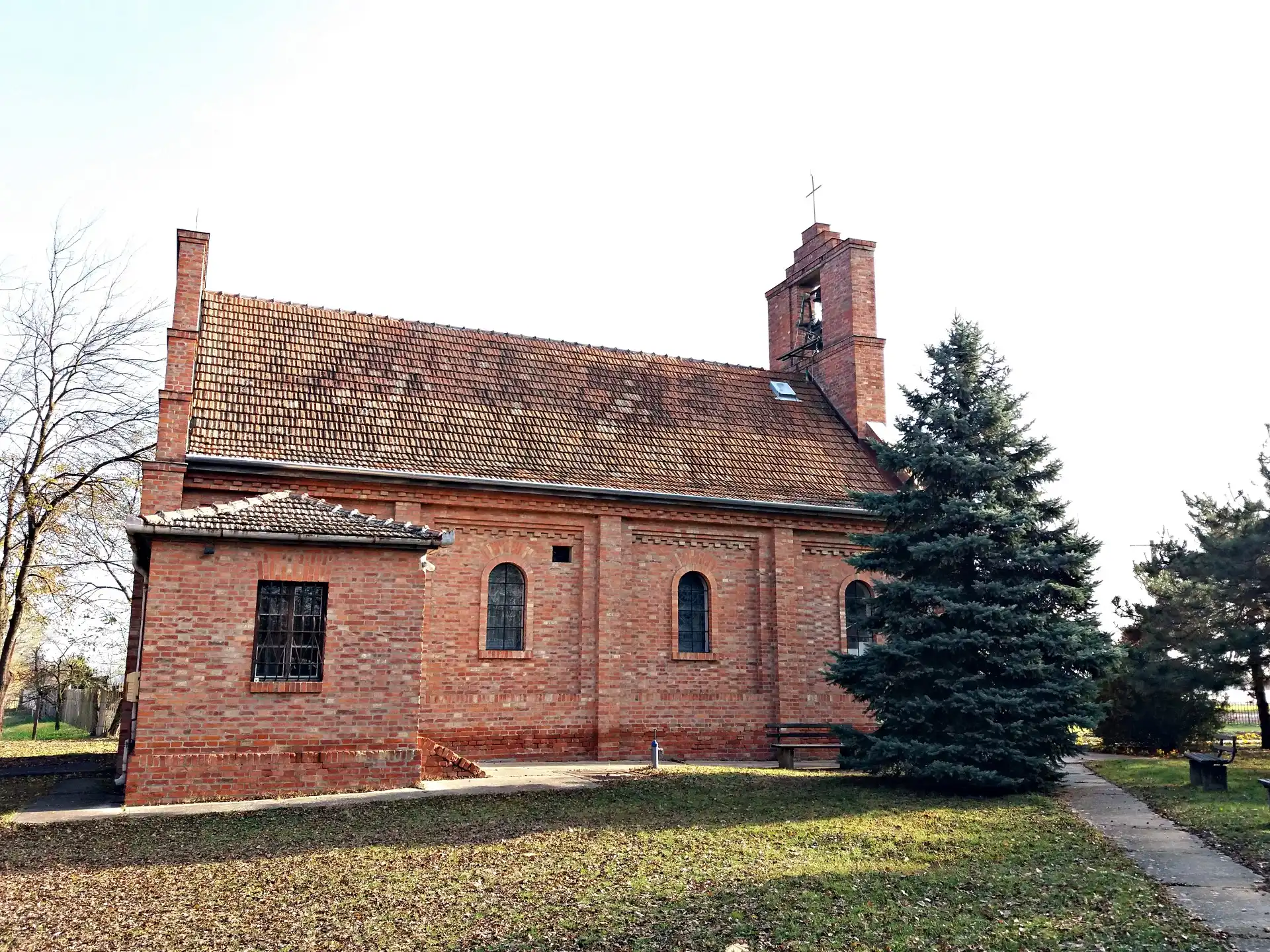 Domaszek-Zoldfasi-Katolikus-templom-2.webp