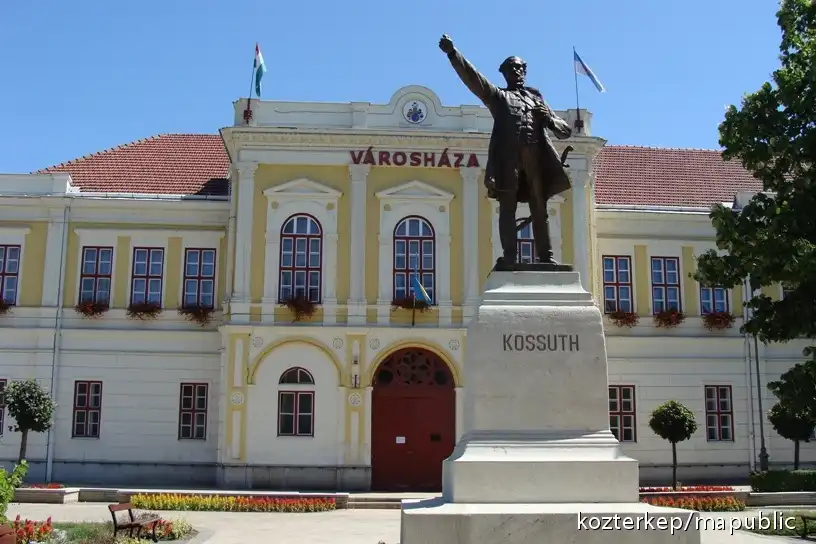 Hajdunanas-Kossuth-szobor.webp