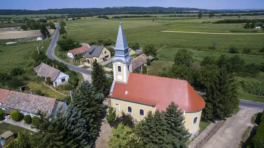 Kirandulastervezo-Kajdacs-Katolikus-templom-1.webp