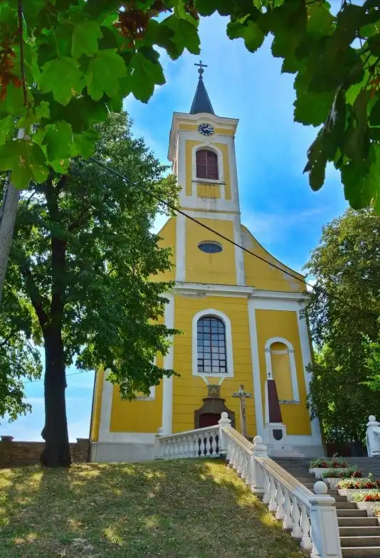 Kirandulastervezo-Lanycsok-Katolikus-templom.webp