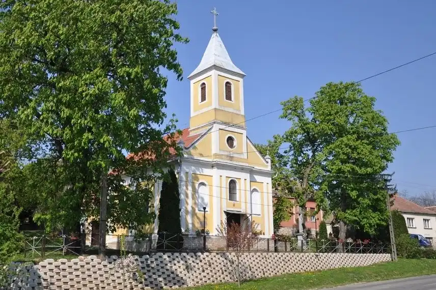 Kirandulastervezo-Ocsard-Katolikus-templom.webp