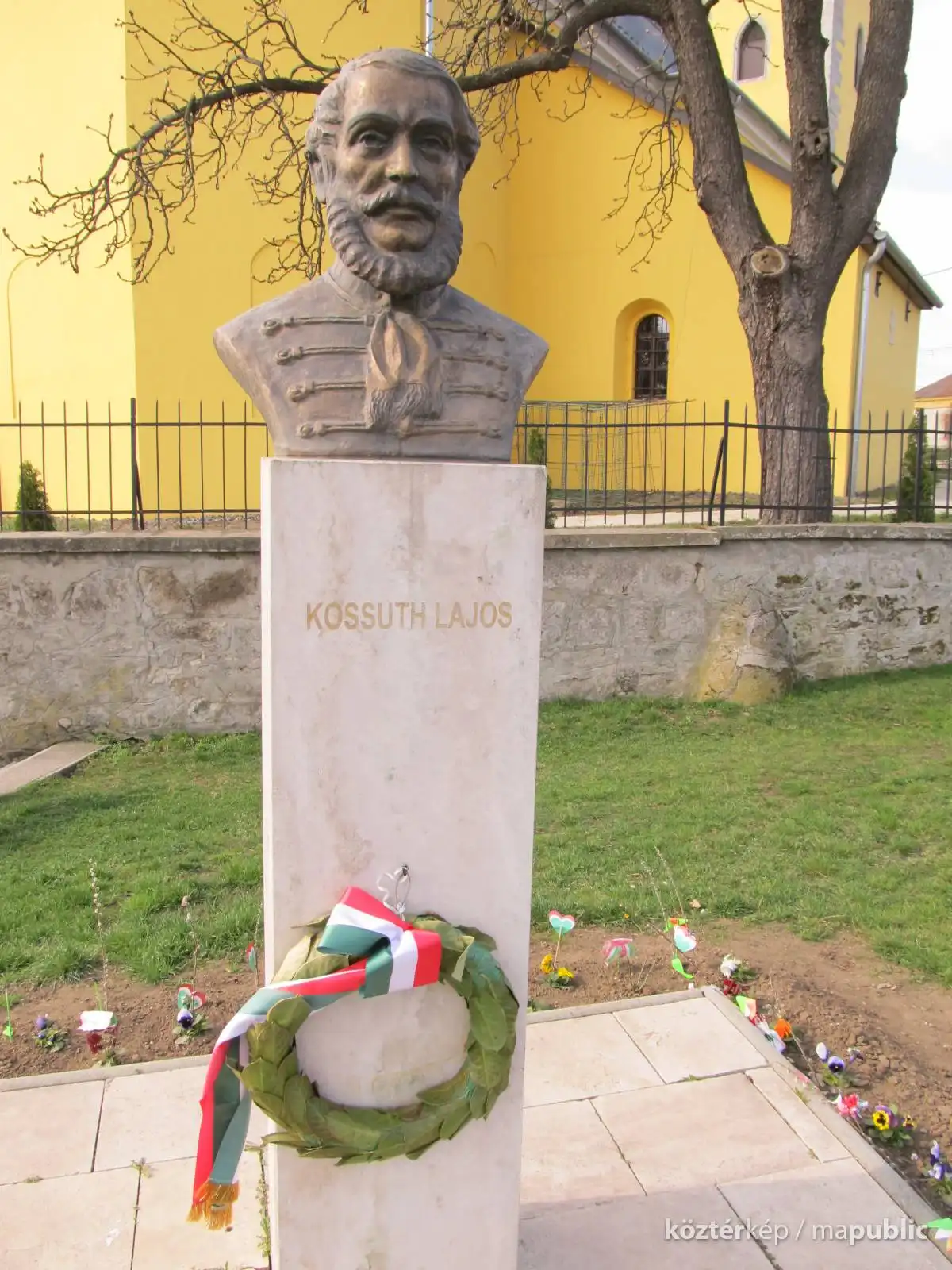 Kirandulastervezo-Olaszliszka-Kossuth-szobor.webp