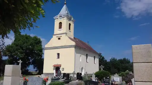 Kirandulastervezo-Szarvasgede-Katolikus-templom.webp