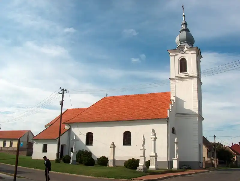 Kirandulastervezo-Szentlaszlo-Katolikus-templom.webp
