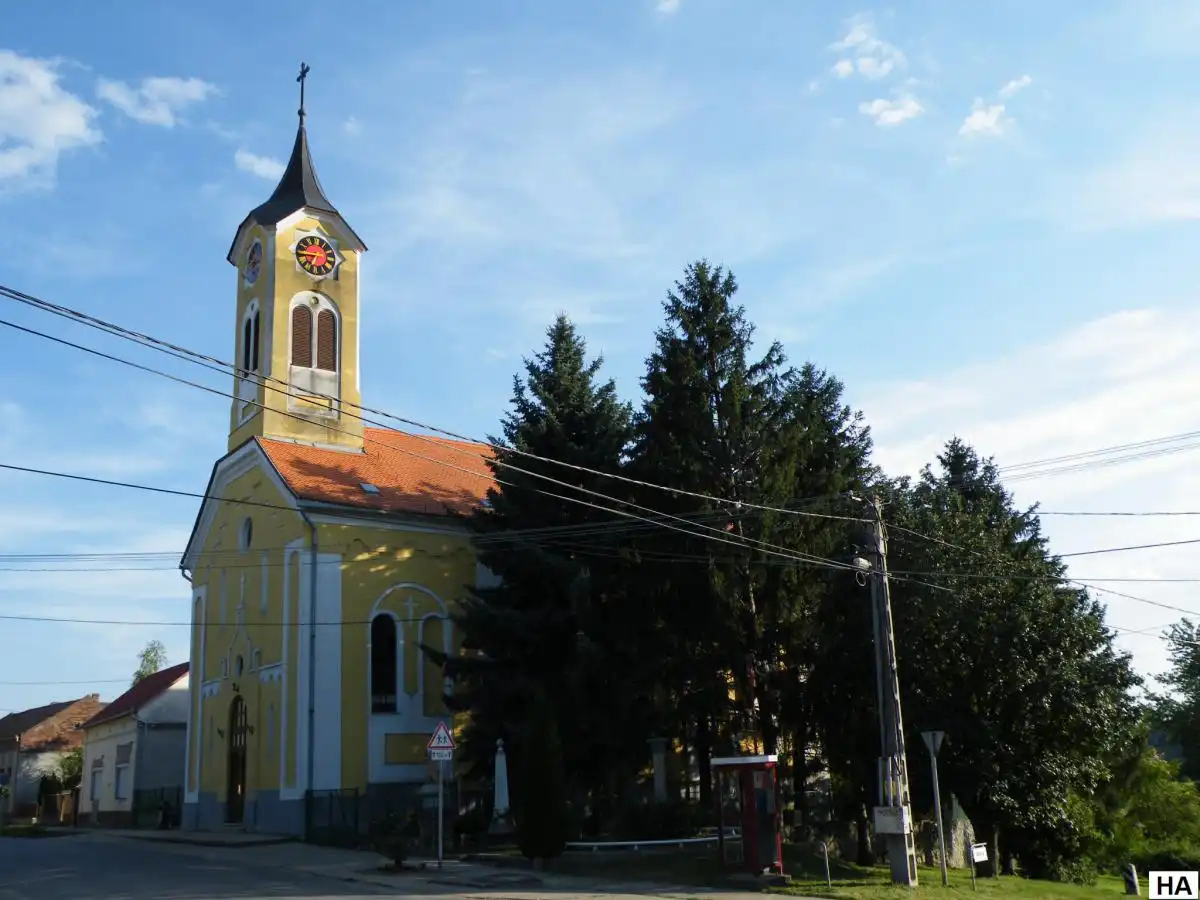 Kirandulastervezo-Tottos-Katolikus-templom-1.webp