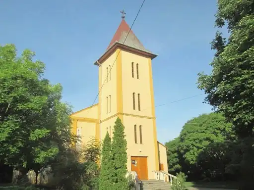 Ladanybene-Katolikus-templom.webp