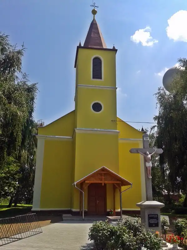 Tiszabercel-Katolikus-templom.webp