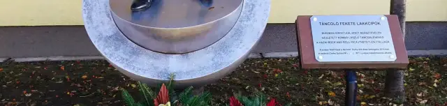 Komár László emlékhely