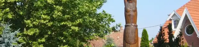 Paraszt lány szobor