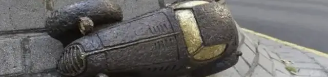 Kolodko A 14 karátos autó miniszobor