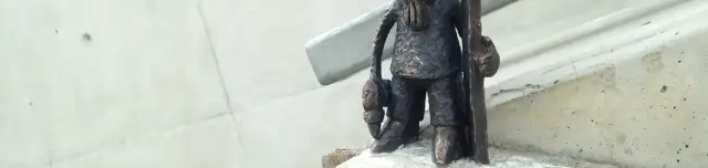 Kolodko Mekk Elek miniszobor