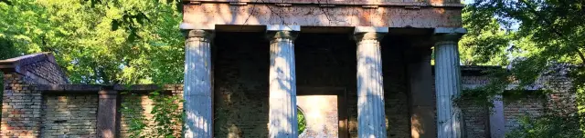 Hegyi kastély és csillagvizsgáló romjai