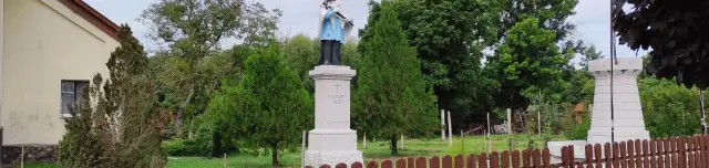 Nepomuki Szent János szobra