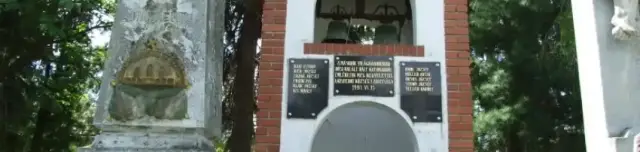 Harangláb és világháborús emlékművek