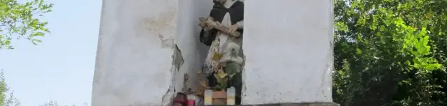 Nepomuki Szent János kőszobra