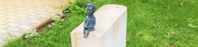 Gróf Könyvtára szoborcsoport