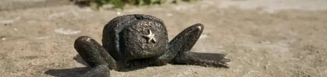 Kolodko Usán-bé-ka miniszobor