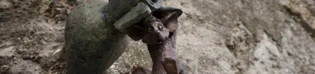 Bombán lógó Vuk - a legújabb Kolodkó miniszobor