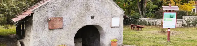 Városkút mosóházzal