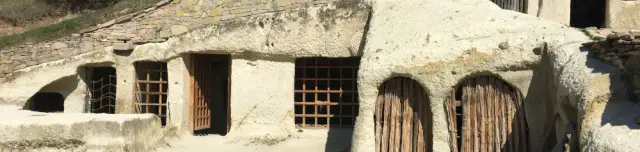 Noszvaji barlanglakások