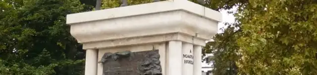 Magyar Huszár szobor