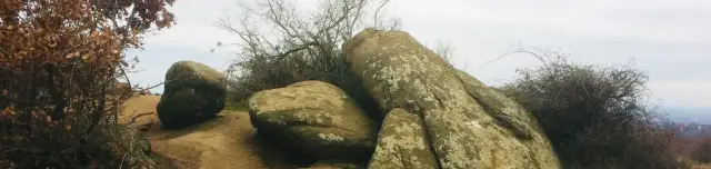 Pákozdi ingókövek