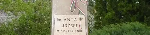 Dr. Antall József mellszobra