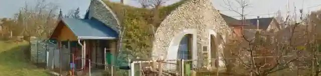 Földtetejű bioház