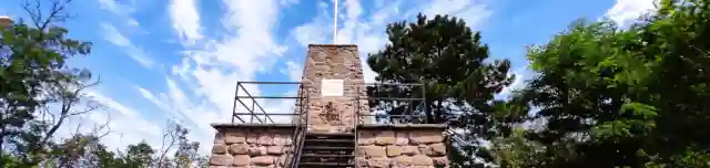 100. Országzászló