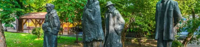 Mártírok - szoborcsoport töredék