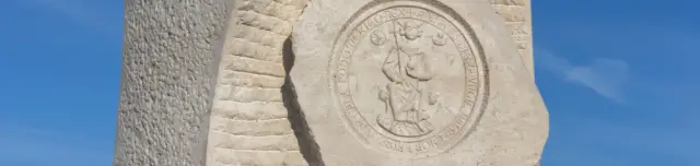 Aranybulla Emlékmű