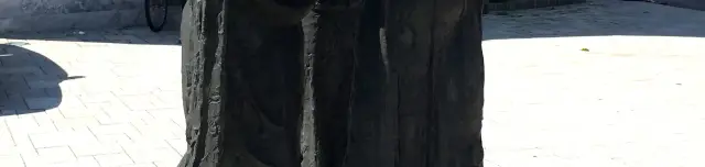 Ünnepi menet - szobor